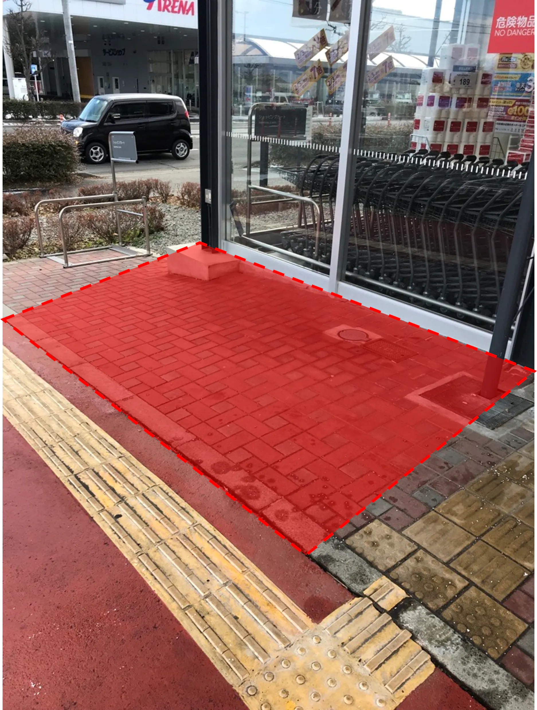 【西友　伊賀良店】店頭（軒下）　プロモーション用途や物販、食物販のポップアップストアに最適なスーパー屋外軒先の催事イベントスペース