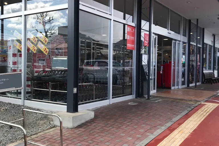 【西友 伊賀良店】店頭(軒下) プロモーション用途や物販、食物販のポップアップストアに最適なスーパー屋外軒先の催事イベントスペース