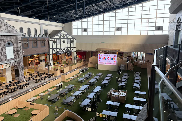 館内では最大級のイベントスペース、キャラクターショーや体験教室などの集客催事やミニライブなど、様々なイベントを開催しております。