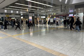 【京王高幡ショッピングセンター】高幡不動駅直結 物販・食物販のポップアップストアやプロモーションに最適な改札正面のイベントスペース