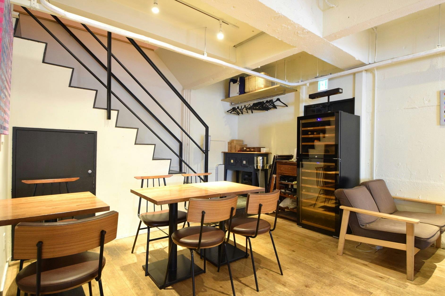 【表参道駅6分】 動画やスチール撮影に最適なレンガ壁の外観が特徴的な路面レンタルスペース