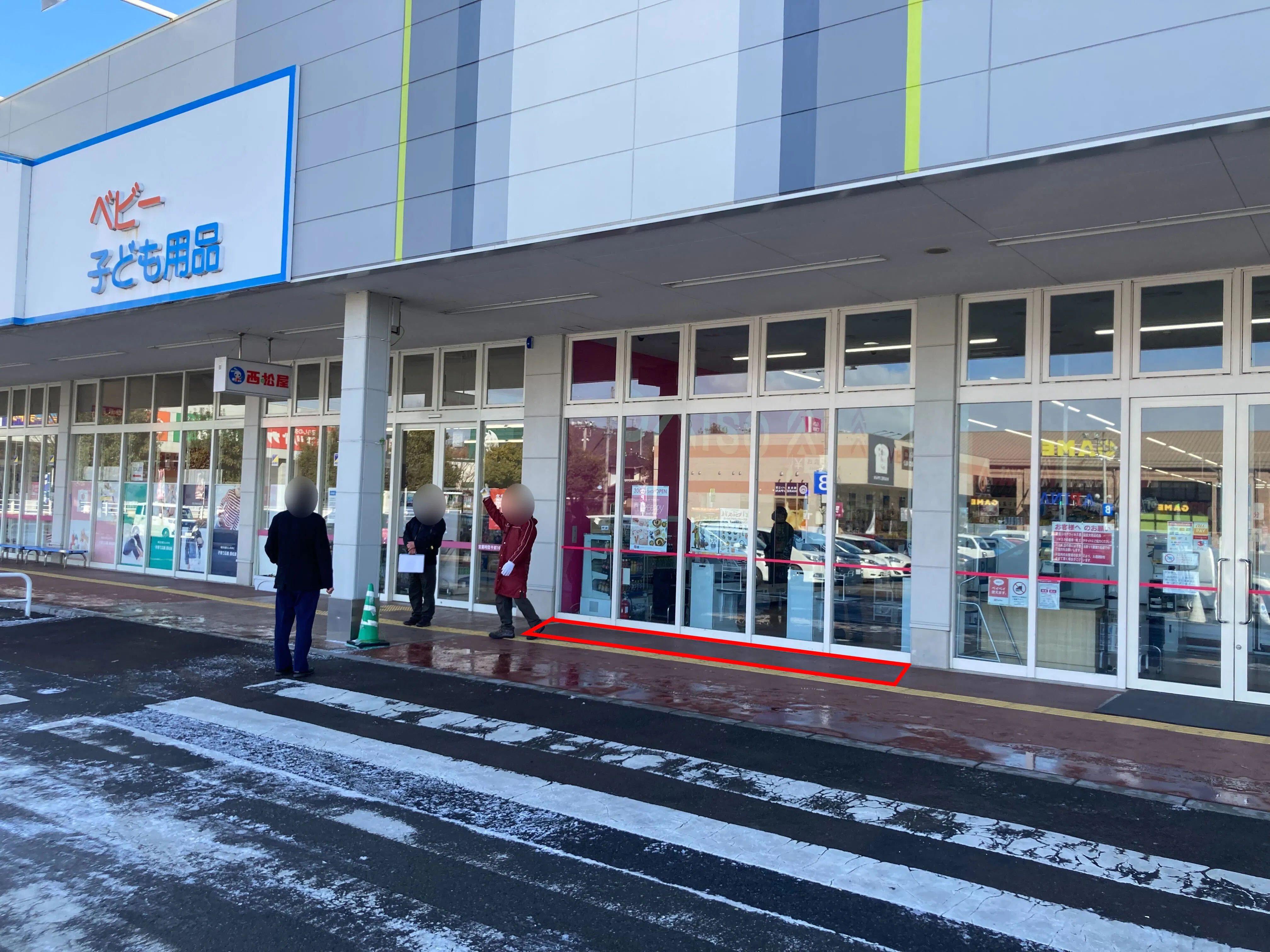 【イオンタウン各務原】プロモーションイベントや各種物販に最適な生活雑貨テナント前にある視認性の高い軒下イベントスペース