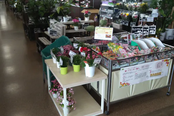【サンデー矢巾店】風除室 食物販やプロモーション等の出店に最適なホームセンター店内のイベントスペース