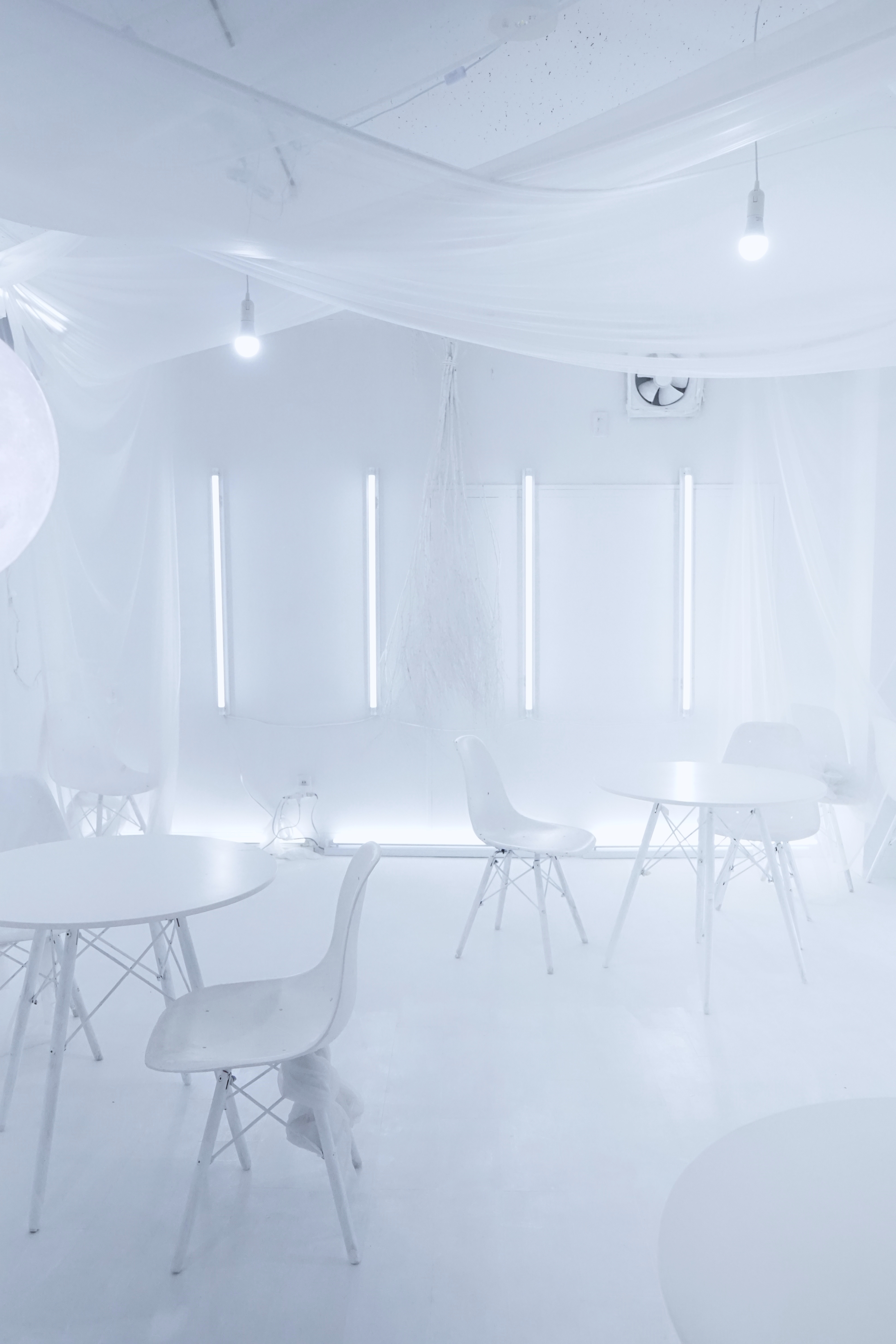 月のライトなど備品多数