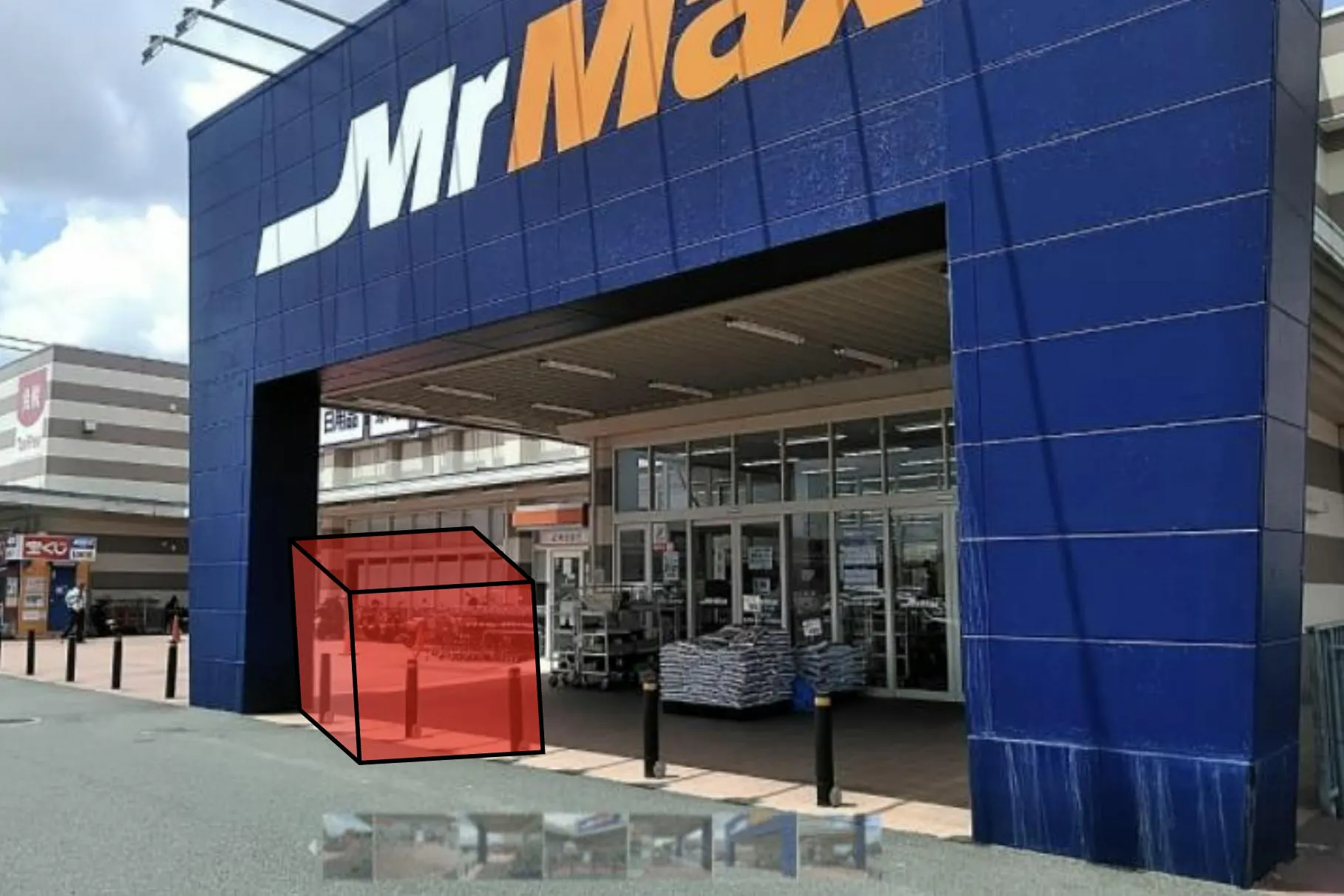 【ミスターマックス 熊本インター店】ペット側入口 販促プロモーションや物販用途に最適な総合ディスカウントストアの催事イベントスペース