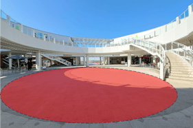 【イオンレイクタウンアウトレット】空の広場