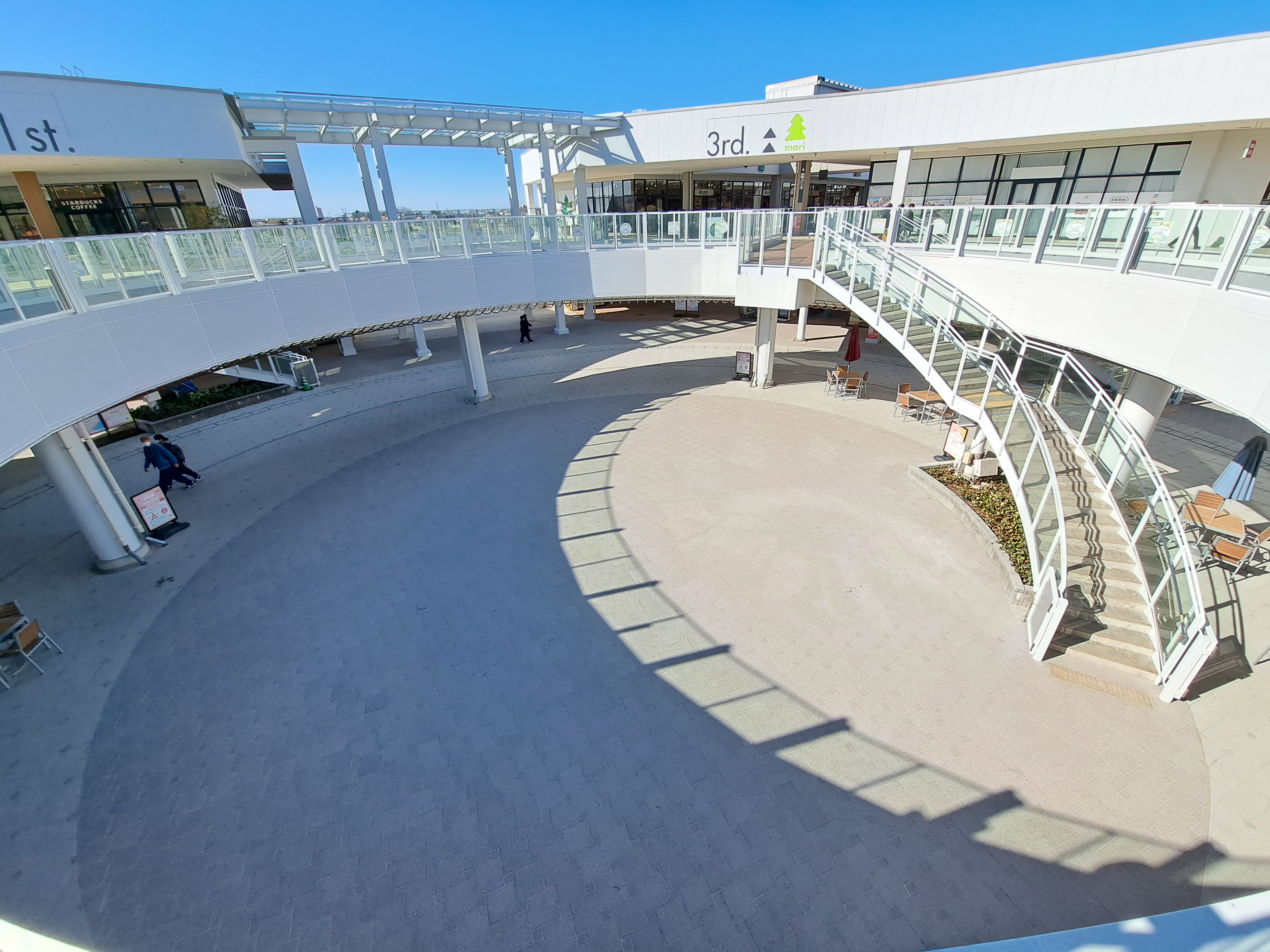 【イオンレイクタウンアウトレット】空の広場