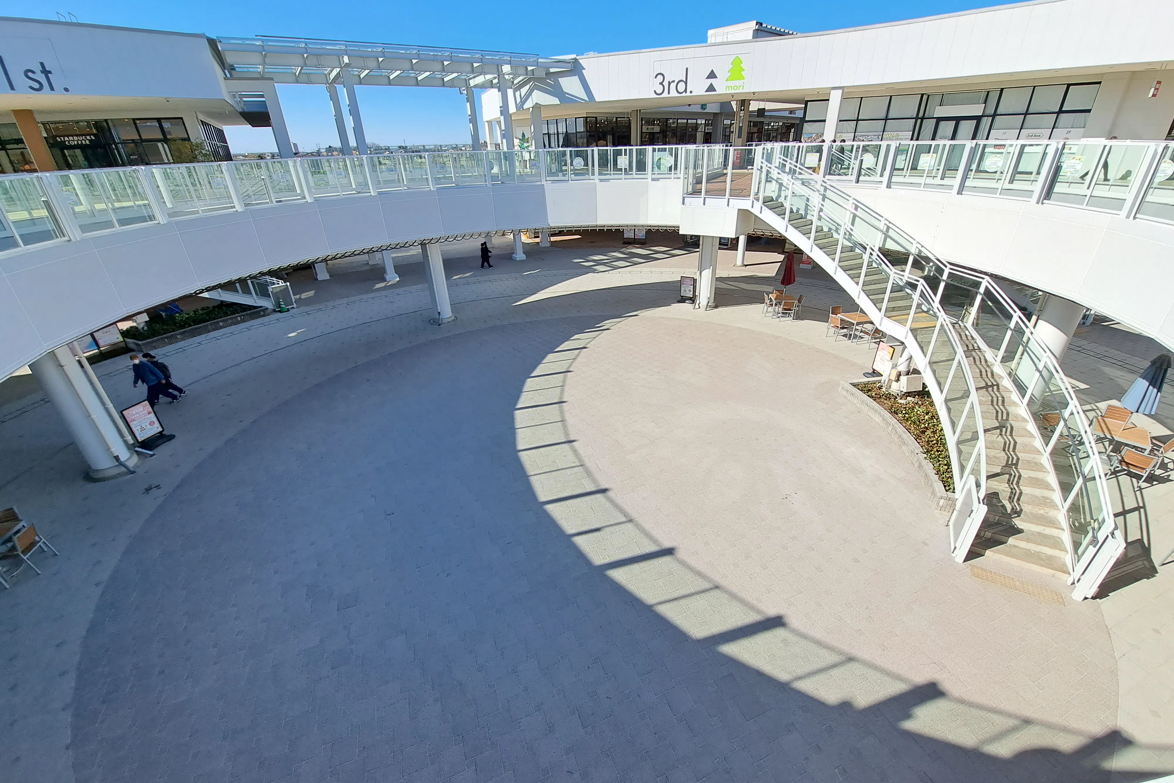 【イオンレイクタウンアウトレット】空の広場