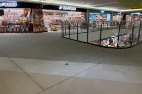 【イオンモール岡崎】イーストアベニュー3F おかしのまちおか前吹抜け(フードコート側)