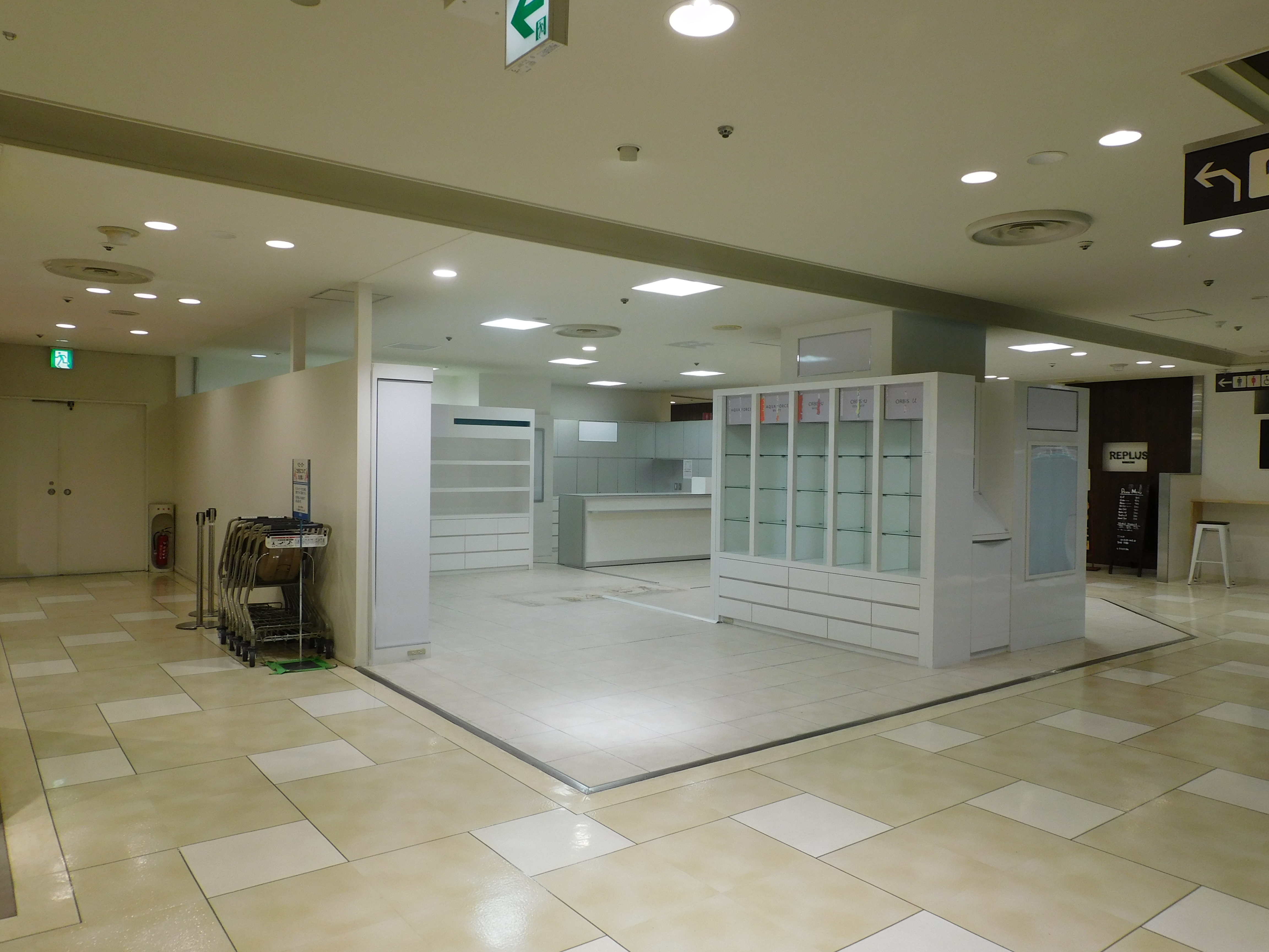 【マリエとやま】ポップアップ利用に適した館内2F駐車場出入口横のイベントスペースの画像4