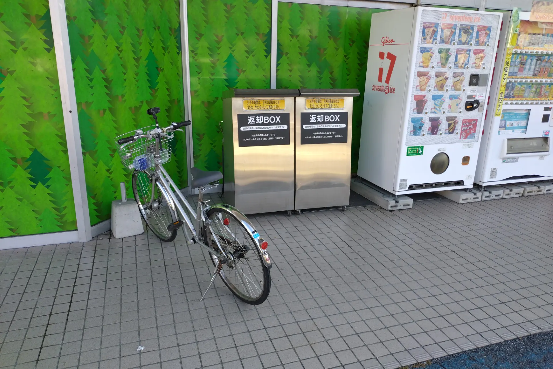 【フタバ図書TSUTAYA 大竹店】キッチンカーに最適な入口近くのイベントスペース