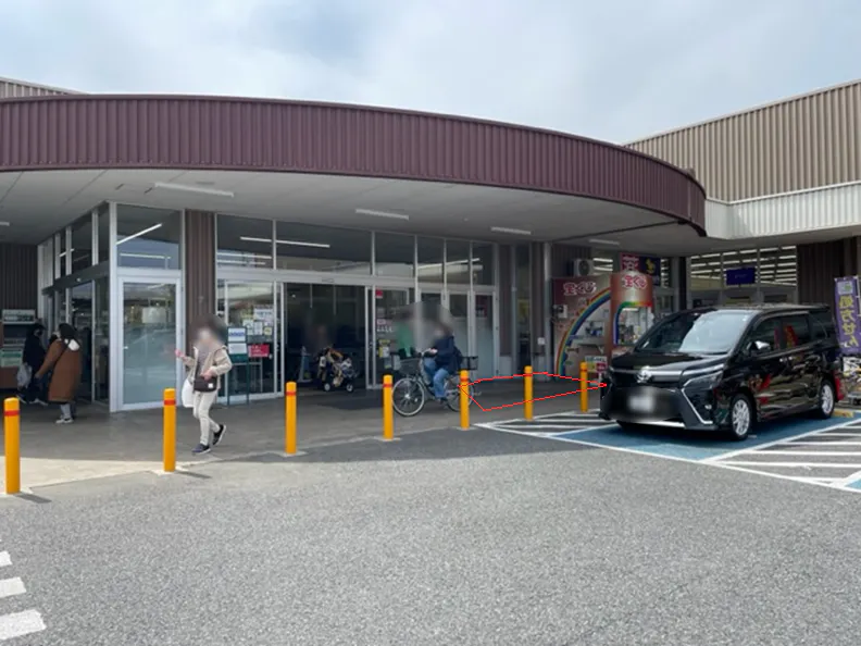 【いなげや小平小川橋店】各種プロモーションイベントに最適なスーパーマーケットの店頭軒下スペース