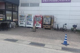 【メガセンタートライアル南アルプス店】【トライアル★キャンペーン実施中!】キッチンカーや食物販に利用可能な東口屋外スペース