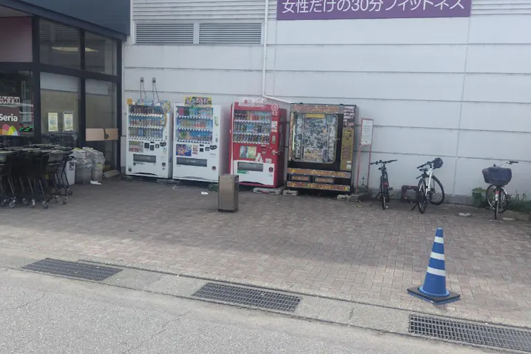 【メガセンタートライアル南アルプス店】【トライアル★キャンペーン実施中!】キッチンカーや食物販に利用可能な東口屋外スペースの画像1