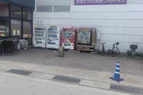 【メガセンタートライアル南アルプス店】【トライアル★キャンペーン実施中!】キッチンカーや食物販に利用可能な東口屋外スペース