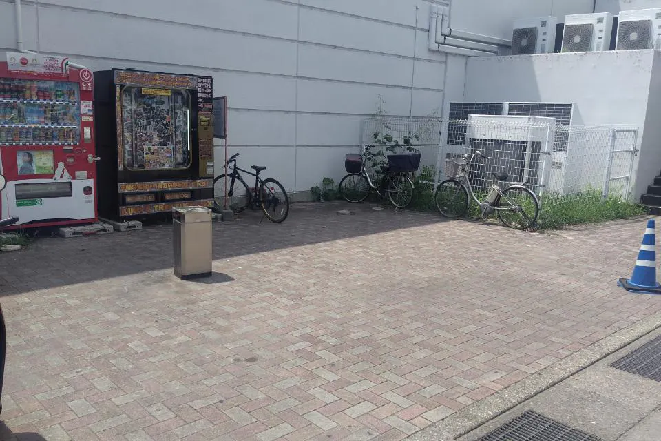 【スーパーセンタートライアル南アルプス店】【トライアル★キャンペーン実施中!】キッチンカーや食物販に利用可能な東口屋外スペース