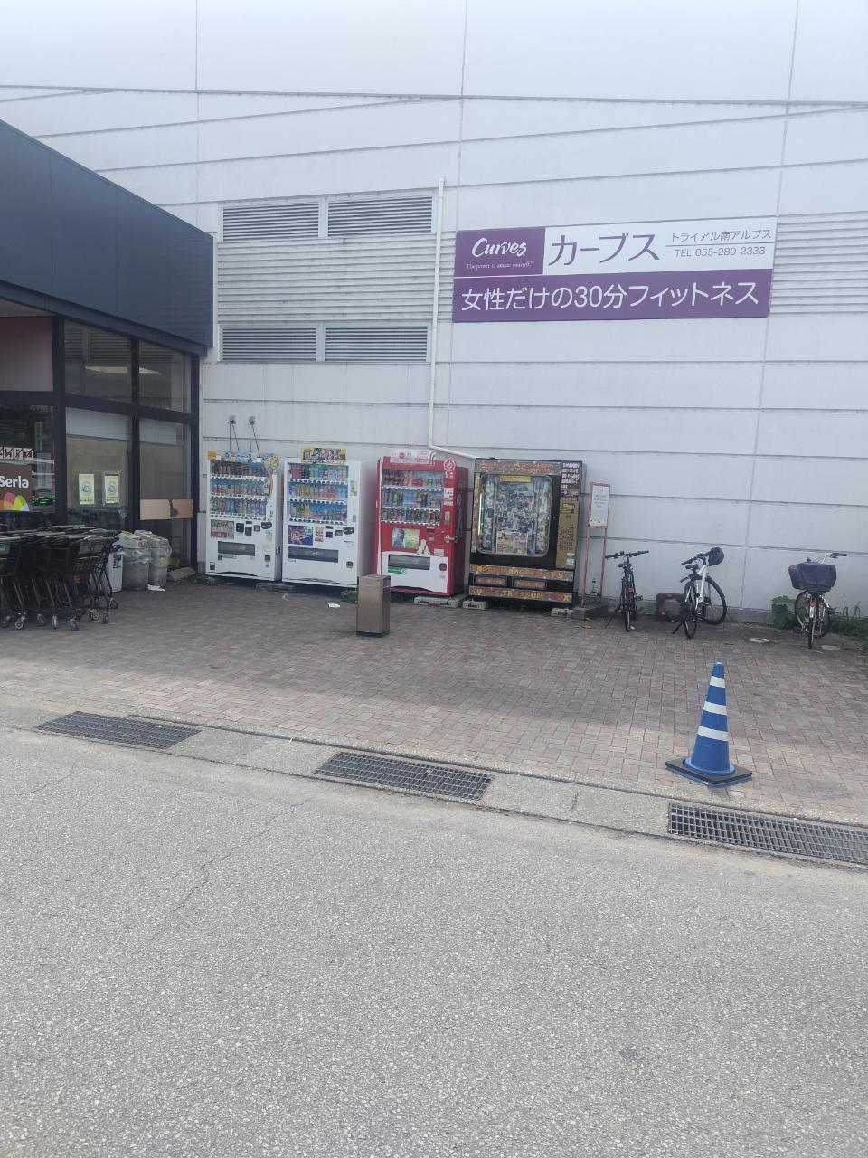【スーパーセンタートライアル南アルプス店】【トライアル★キャンペーン実施中！】キッチンカーや食物販に利用可能な東口屋外スペース