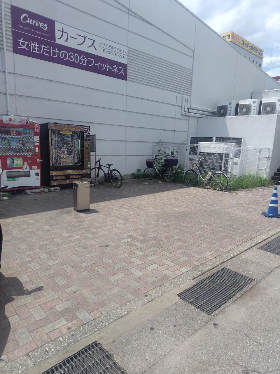 【スーパーセンタートライアル南アルプス店】【トライアル★キャンペーン実施中!】キッチンカーや食物販に利用可能な東口屋外スペース