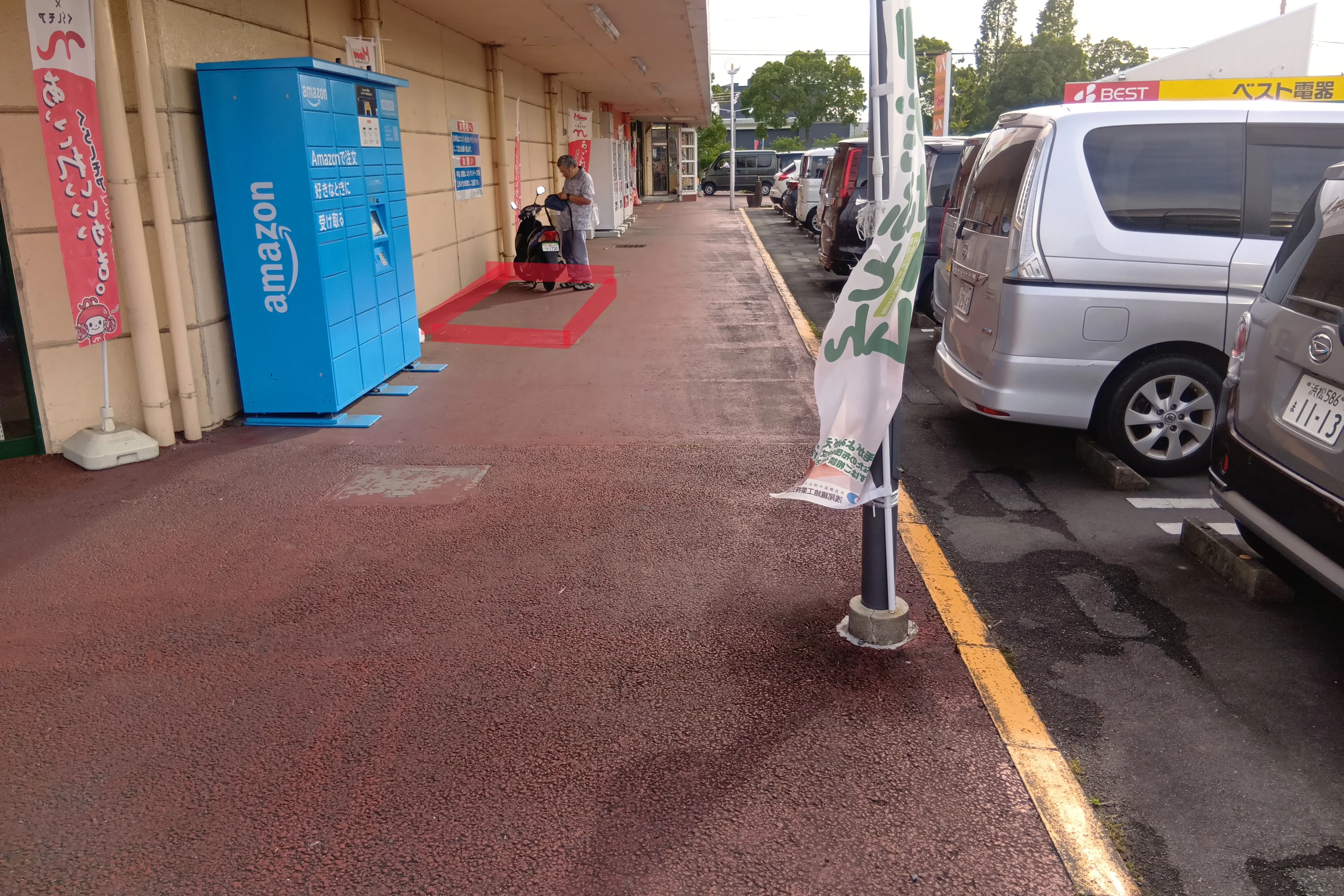 【フードマーケットマム山梨店】駐車場(2台分) 販促プロモーションや物販に最適なスーパー屋外催事イベントスペース
