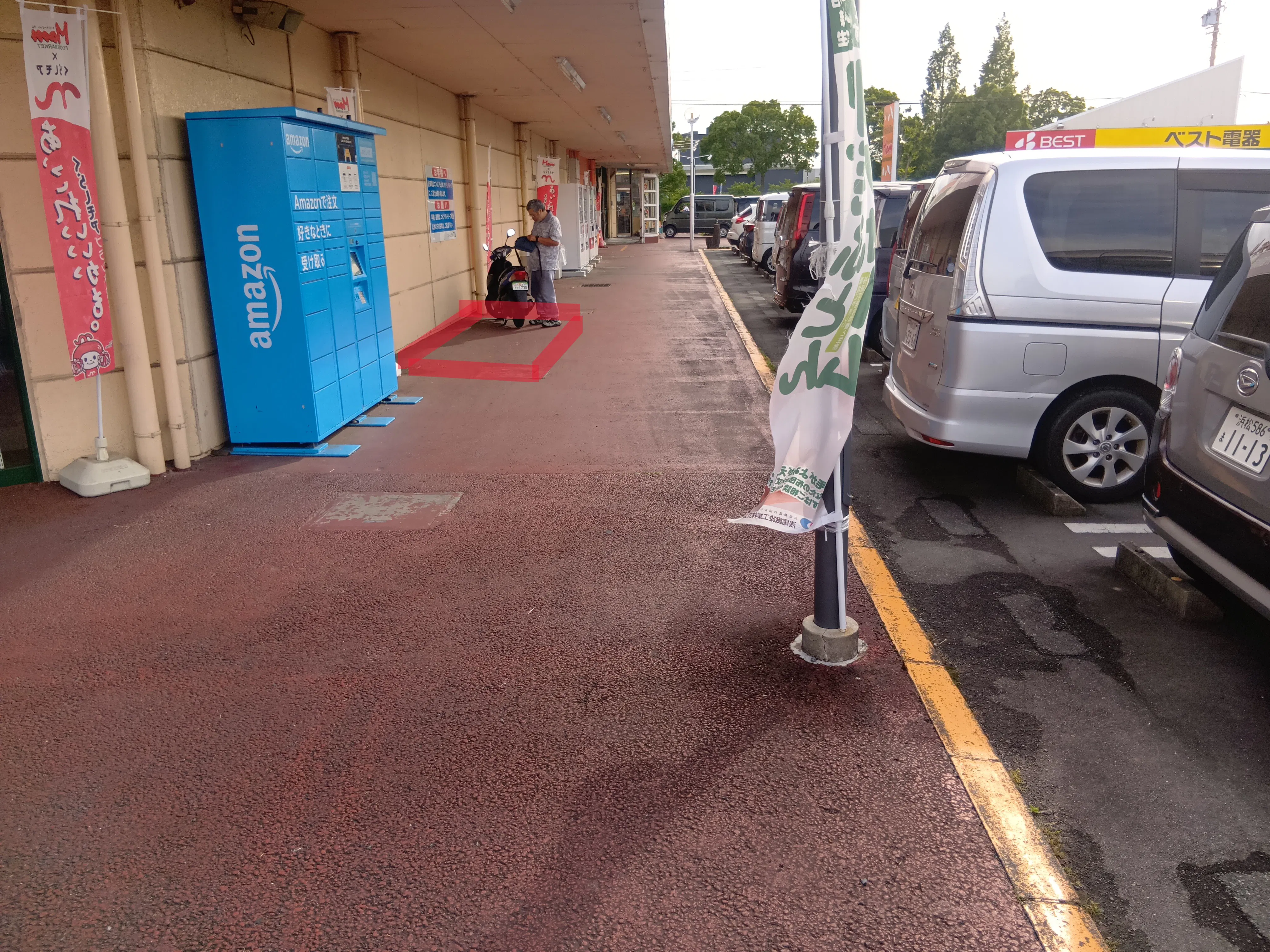 【フードマーケットマム山梨店】駐車場(2台分) 販促プロモーションや物販に最適なスーパー屋外催事イベントスペース