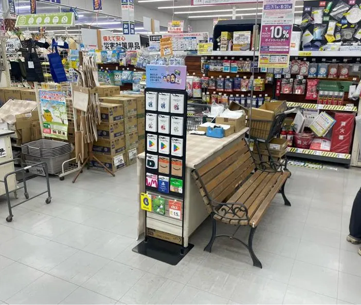 【ホームワイド竹田店（大分県）】店内　サービスカウンター前（レジ後方）催事スペース
