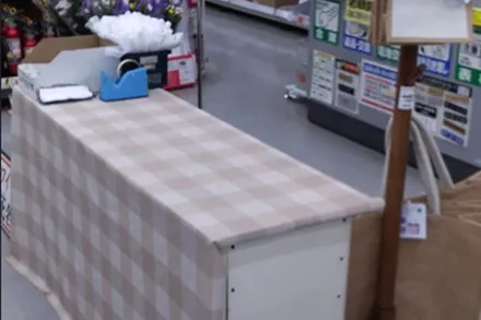 【ホームワイド竹田店(大分県)】店内 サービスカウンター前(レジ後方)催事スペース