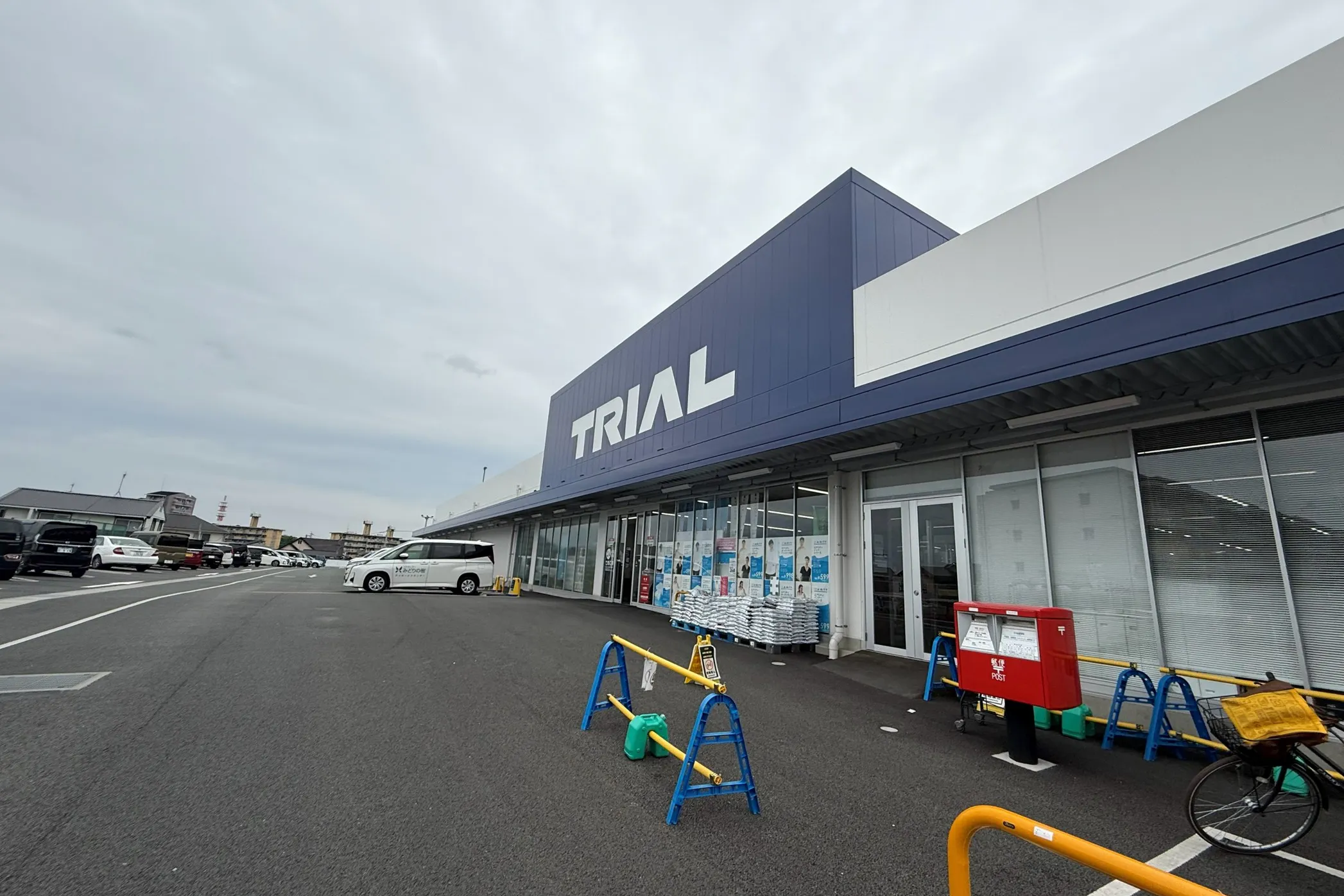 【スーパーセンタートライアル尾ノ上店】【1F 店舗出入口横】食物販の出店が可能なトライアルマルシェ(キッチンカー/テント・スペース)※NG有