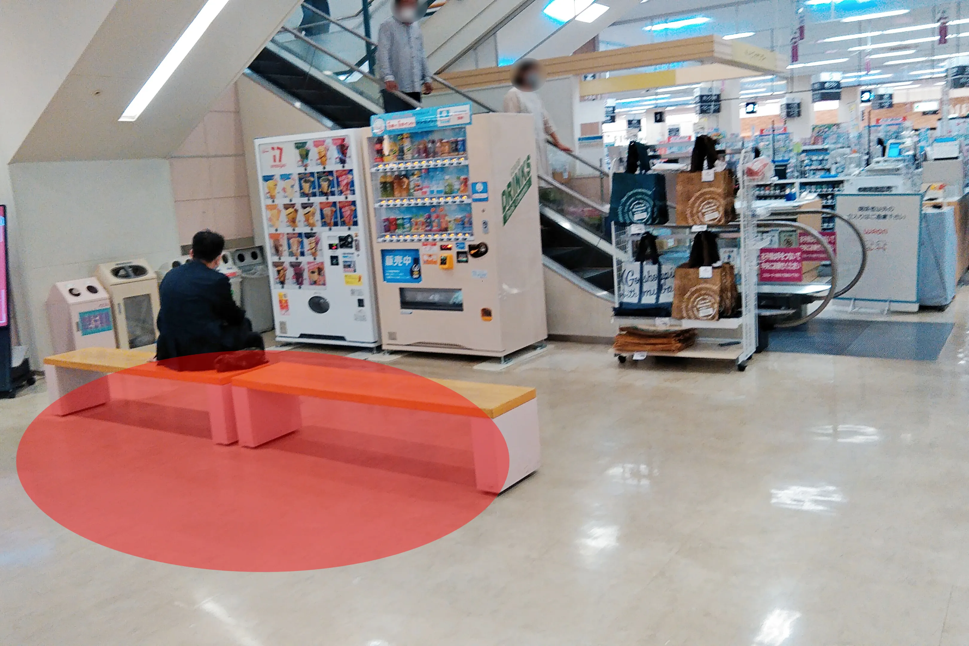 【イオン白河西郷店】各種プロモーションイベントに最適な施設1階サービスカウンター付近にあるイベントスペース