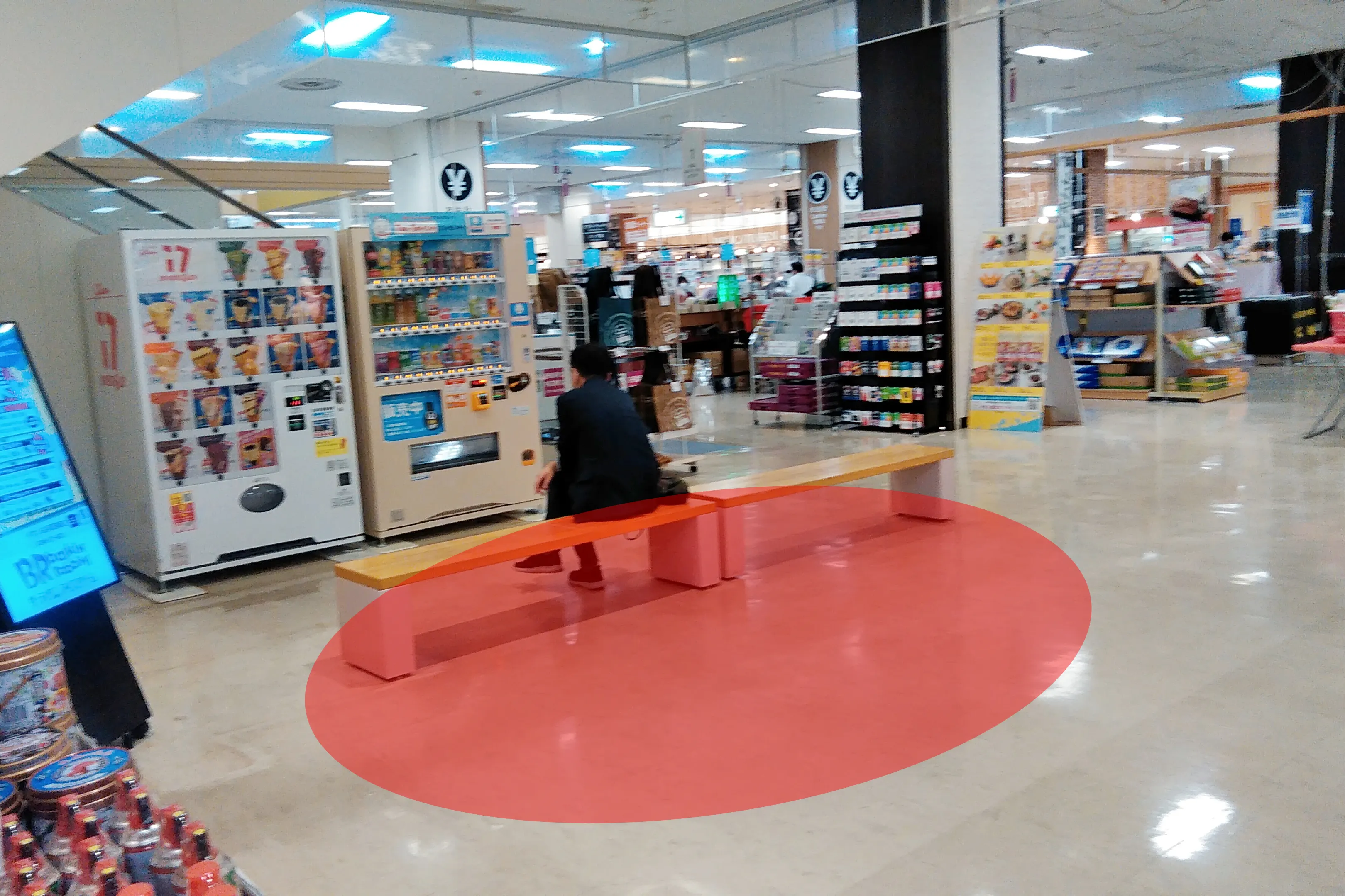 【イオン白河西郷店】各種プロモーションイベントに最適な施設1階サービスカウンター付近にあるイベントスペース