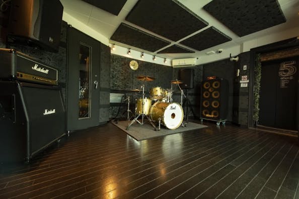 【駒場東大前駅9分】プロモーションビデオ撮影やレコーディングに適した目黒区内の音響機器が完備されたスタジオスペース(5F)