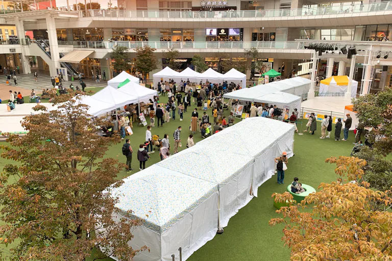 ãã©ãŸãŒããã«ã·ã§ïŒ2æéå¬ïŒããŒãïŒã¹ã€ãŒãïŒãé£åç©è²©ã«æé©ïŒã©ãŸãŒãå·åŽ2éãã«ãŒãã¡åºå Žãã§éå¬ããããã«ã·ã§ã¹ããŒã¹ã®ç»å1