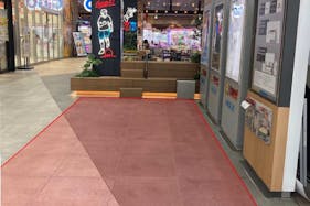 【マーケットスクエアささしま】1Fエスカレーター横で視認性良好なポップアップ、プロモーションに最適なイベントスペース(1階催事場)