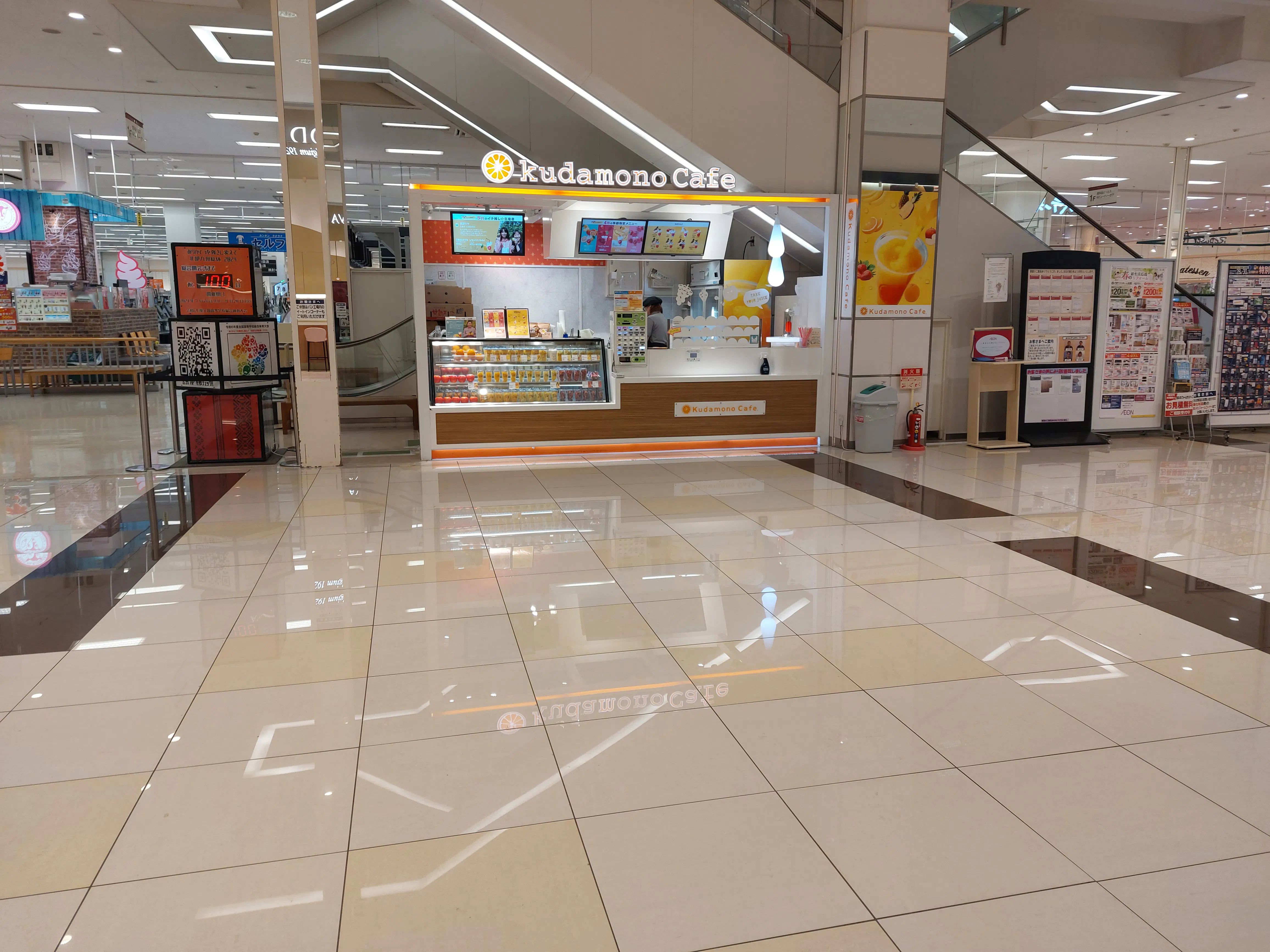 【イオンモール福岡】イーストコート横:くだものカフェ前催事場
