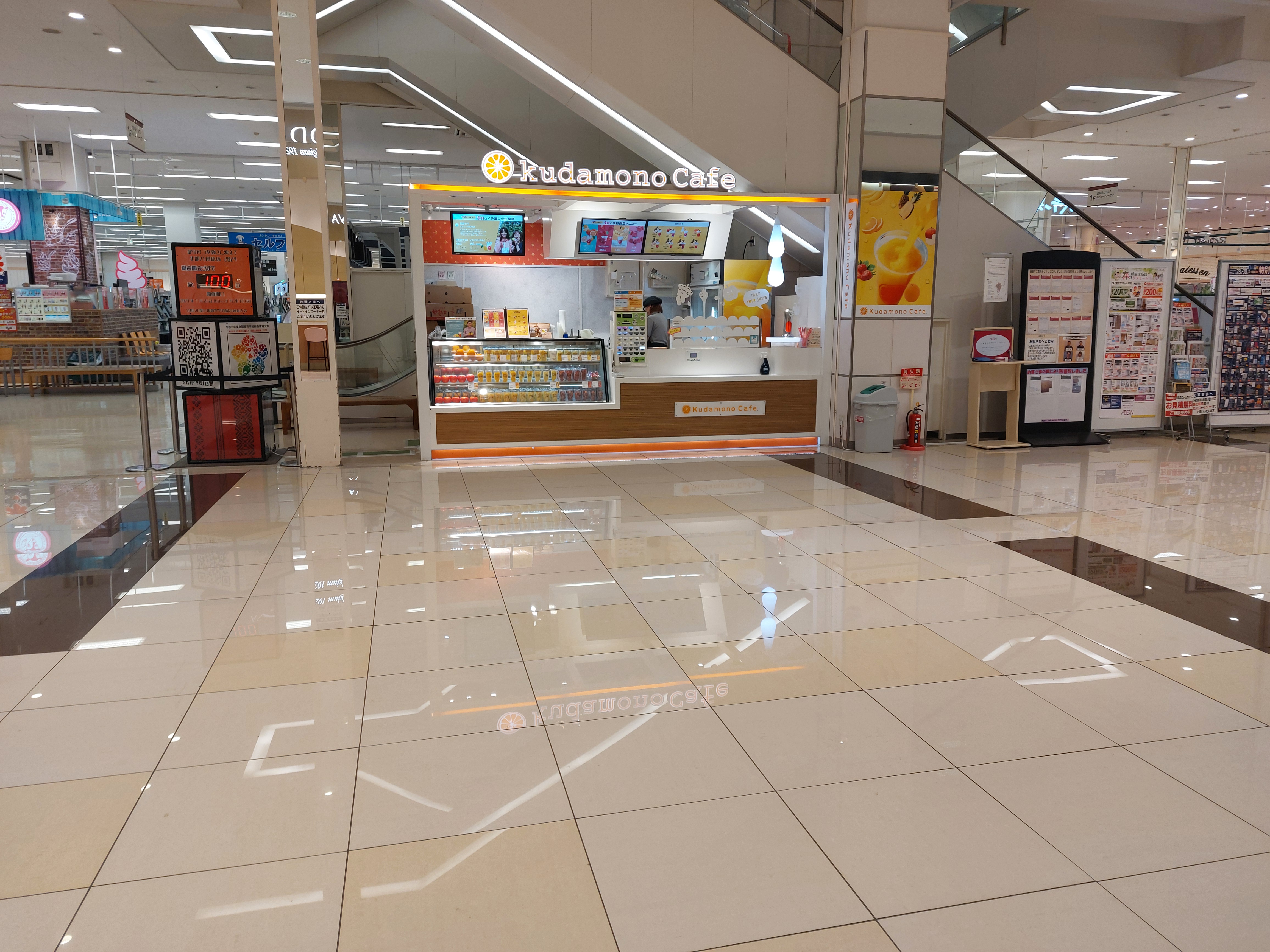 【イオンモール福岡】イーストコート横：くだものカフェ前催事場