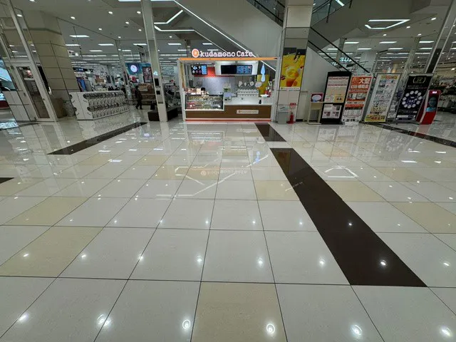 【イオンモール福岡】イーストコート横：くだものカフェ前催事場