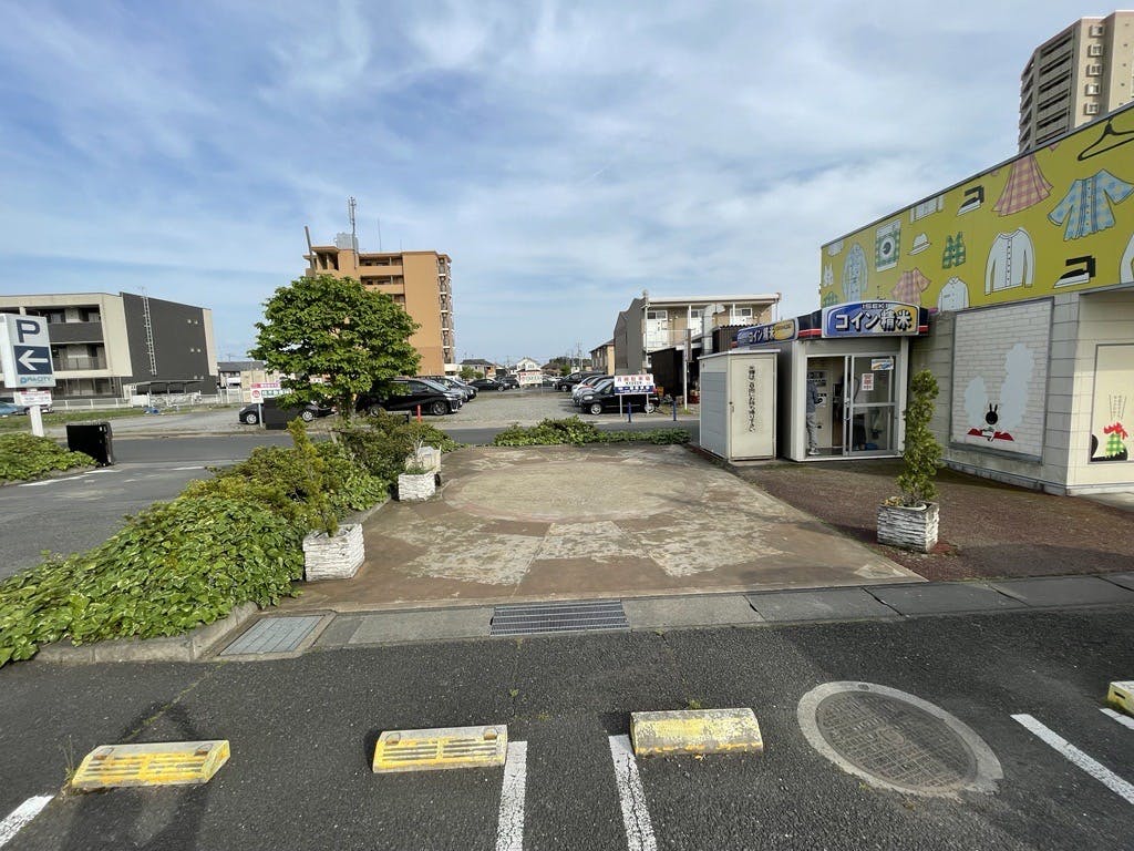 【ピアシティみらい平】キッチンカーやPR催事に利用可能なコイン精米機横の屋外スペースの画像