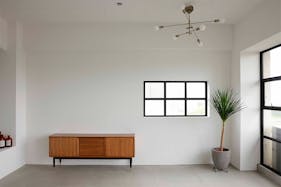 【浅草駅13分】展示会や撮影に最適な、開放感のある白壁・自然光が入る撮影スタジオ