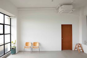 【浅草駅13分】展示会や撮影に最適な、開放感のある白壁・自然光が入る撮影スタジオ