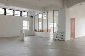 【浅草駅13分】展示会や撮影に最適な、開放感のある白壁・自然光が入る撮影スタジオ