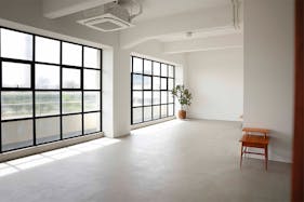 【浅草駅13分】展示会や撮影に最適な、開放感のある白壁・自然光が入る撮影スタジオ