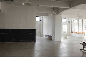 【浅草駅13分】展示会や撮影に最適な、開放感のある白壁・自然光が入る撮影スタジオ