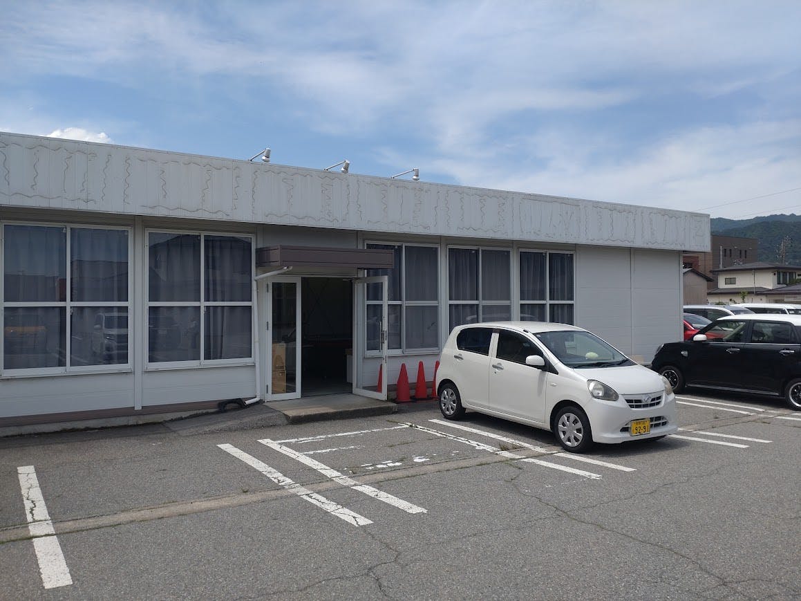 【駿河屋古川店】物販や販促プロモーションに最適な駐車場内にあるイベントスペース