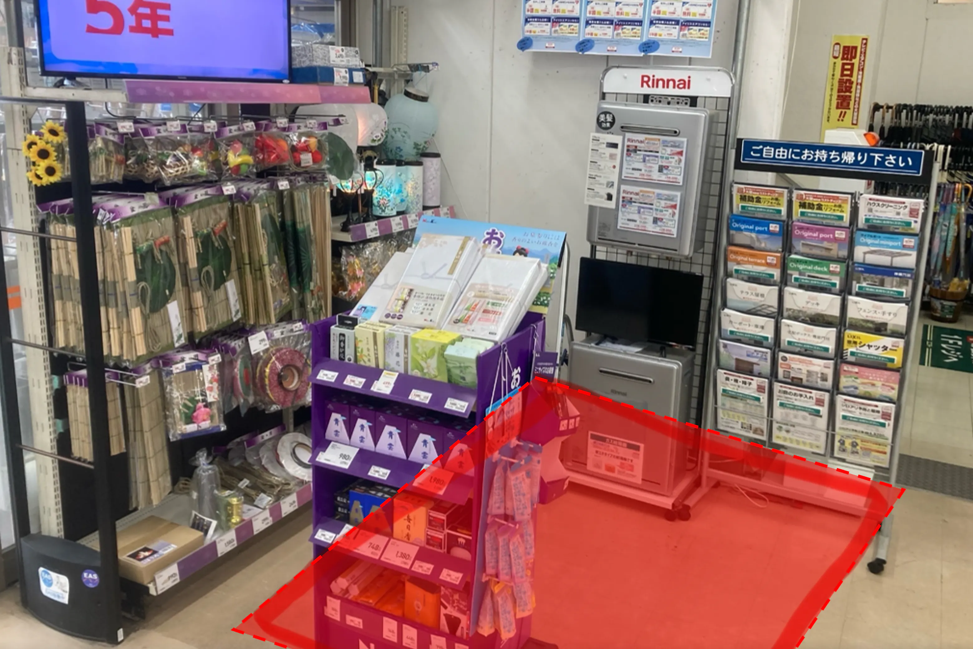 【ユニディ草加新栄町店】1階入口付近 物販やプロモーションに最適なホームセンター内入口付近の催事イベントスペース