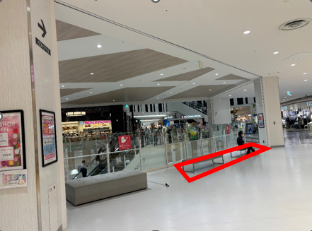 【イオンモール座間】2階ノースコート吹き抜け（ユニクロ前横）