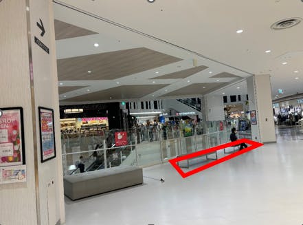 【イオンモール座間】2階ノースコート吹き抜け（ユニクロ前横）の画像