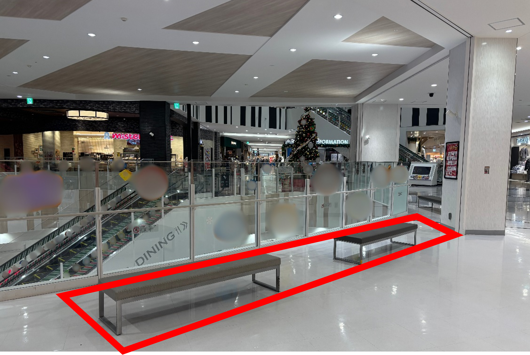 【イオンモール座間】2階ノースコート吹き抜け（ユニクロ前横）