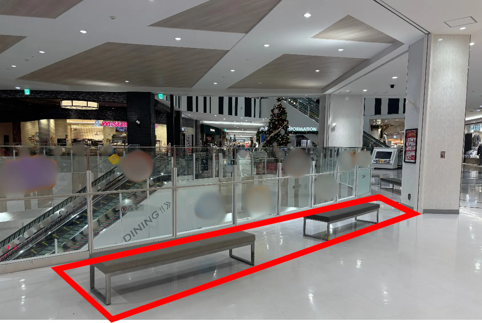 【イオンモール座間】2階ノースコート吹き抜け（ユニクロ前横）