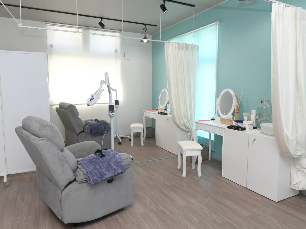 【岡崎市】ロケ・撮影に最適な設備の充実したホワイトニングサロン内のイベントスペース