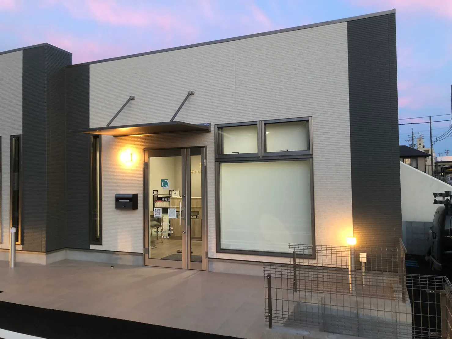 【岡崎市】ロケ・撮影に最適な設備の充実したホワイトニングサロン内のイベントスペース