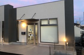 【岡崎市】ロケ・撮影に最適な設備の充実したホワイトニングサロン内のイベントスペース